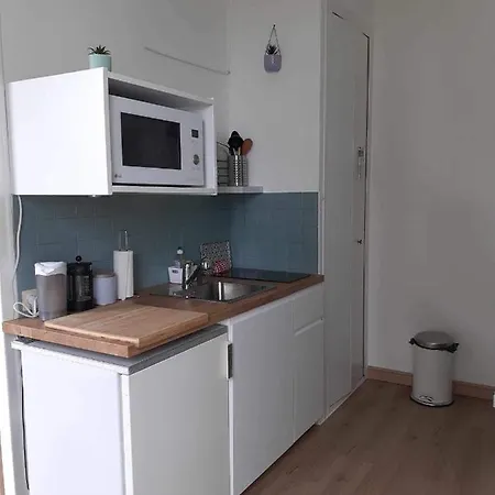 Apartment 400m De La