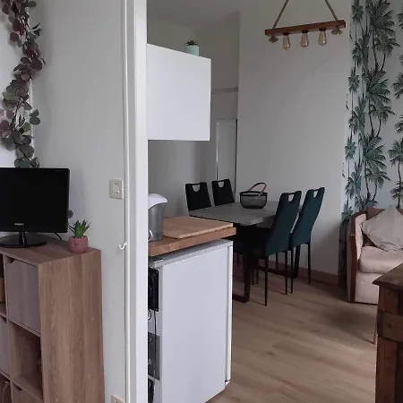 Apartment 400m De La